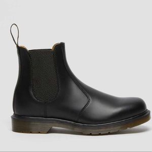 Doc Marten smooth leather Chelsea boot